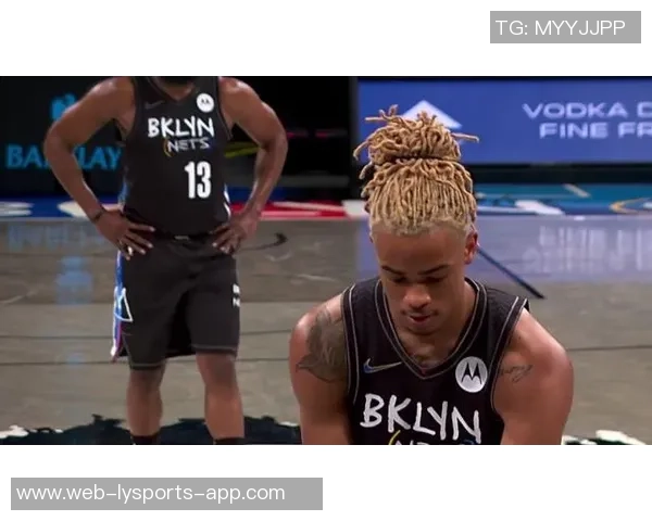 克拉克斯顿全能表现闪耀赛场17分9板7助4帽助球队取得胜利